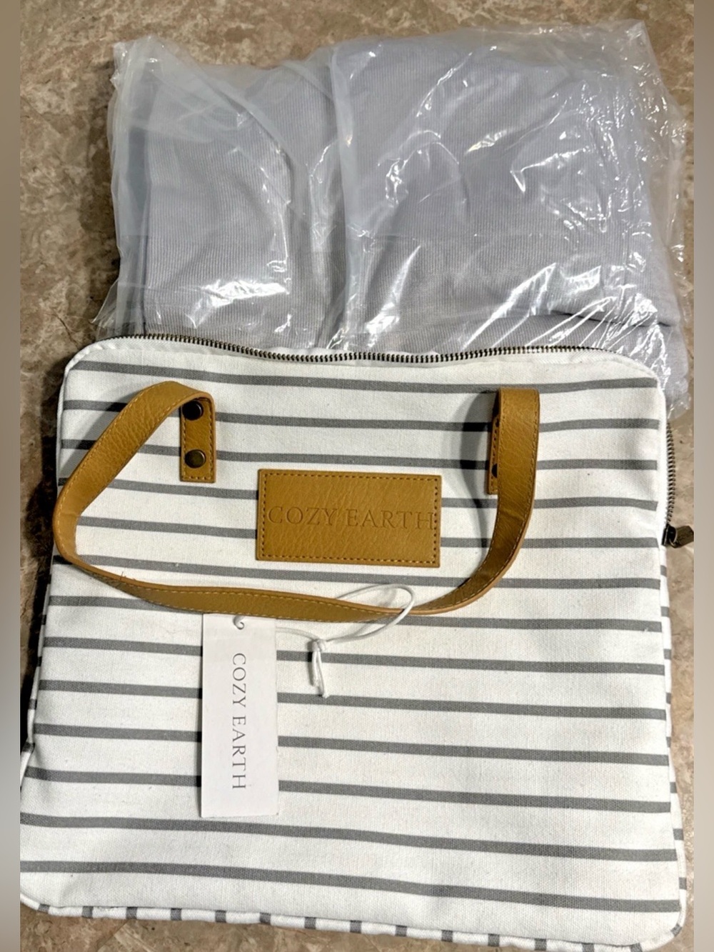 NWT Cozy Earth Light Gray Mini Knit Throw Blanket with Canvas Tote - 50” x 60”